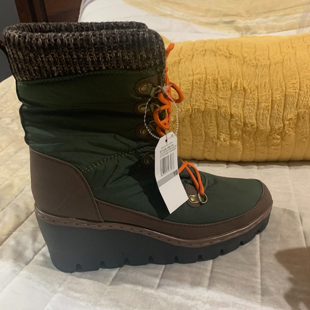Women’s Green Waterproof Winter Ankle Boot with Orange Laces